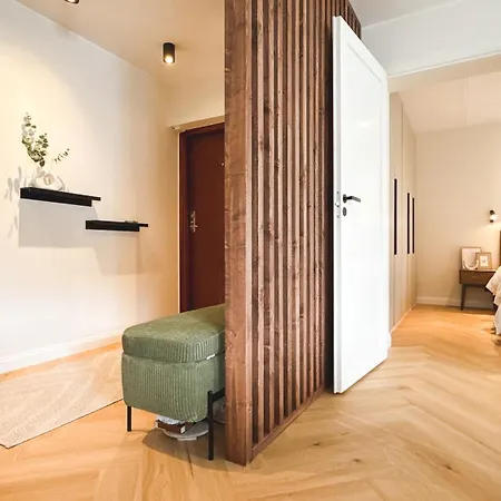 Riia Street With Parking * タルトゥ