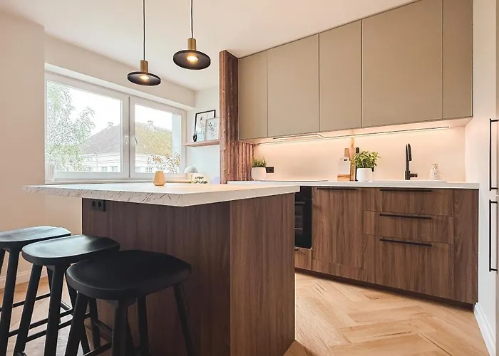 Riia Street With Parking * タルトゥ